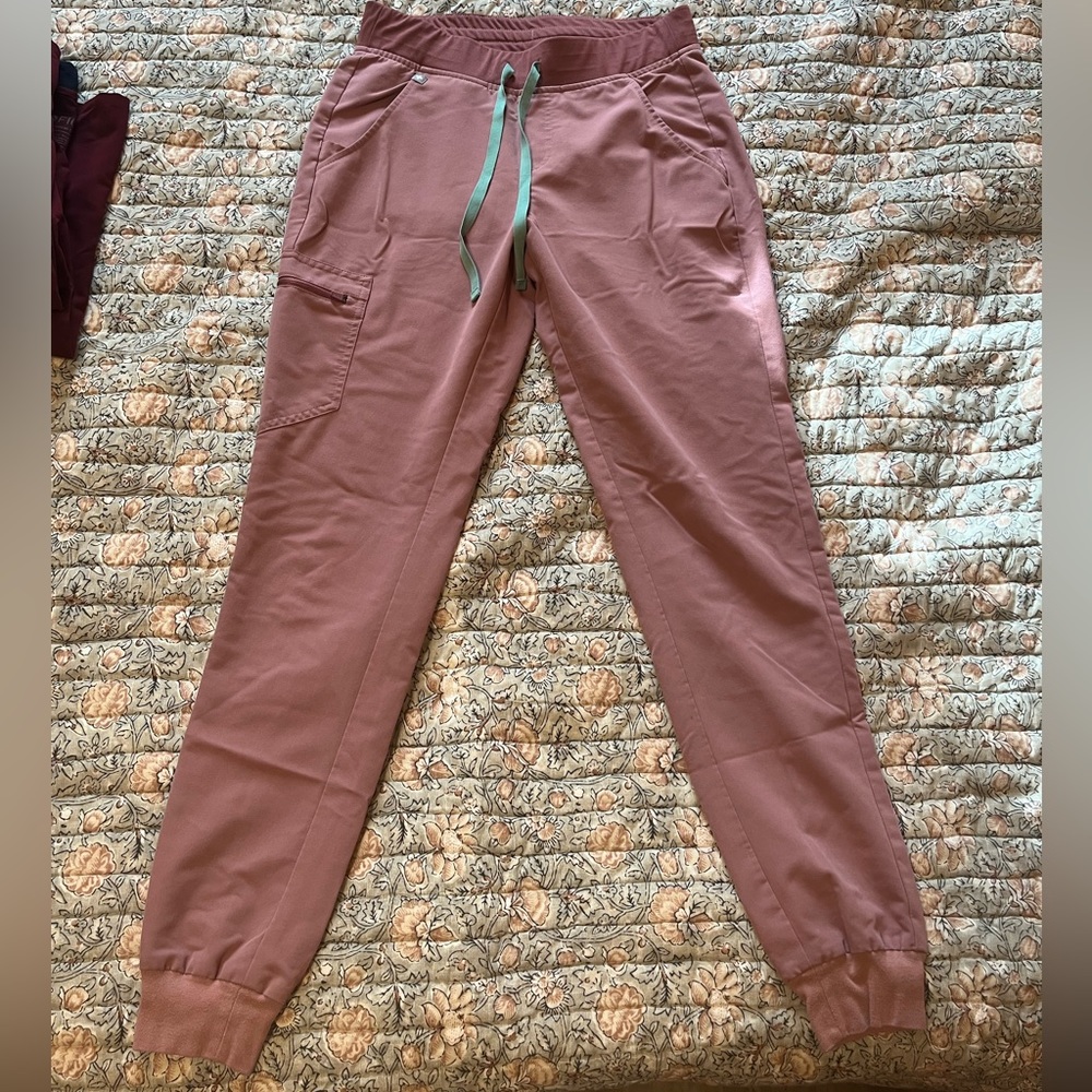 Figs Women’s Mauve Zamora Jogger Scrub Pants. Size Small Tall